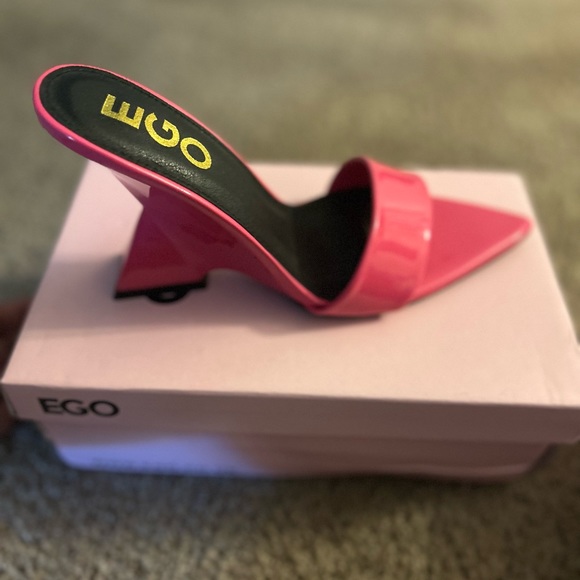 PAPRIKA POINTED PEEP TOE CUT OUT WEDGE HEEL MULE IN PINK PATENT - Picture 3 of 6